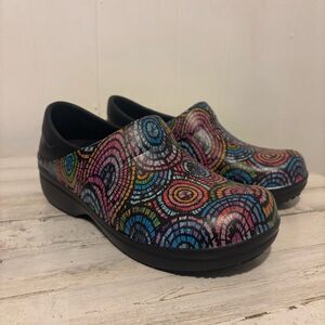 Crocs Women's Dual Comfort Neria Pro II Nurse Shoes Clog Size 7 Floral Graphic